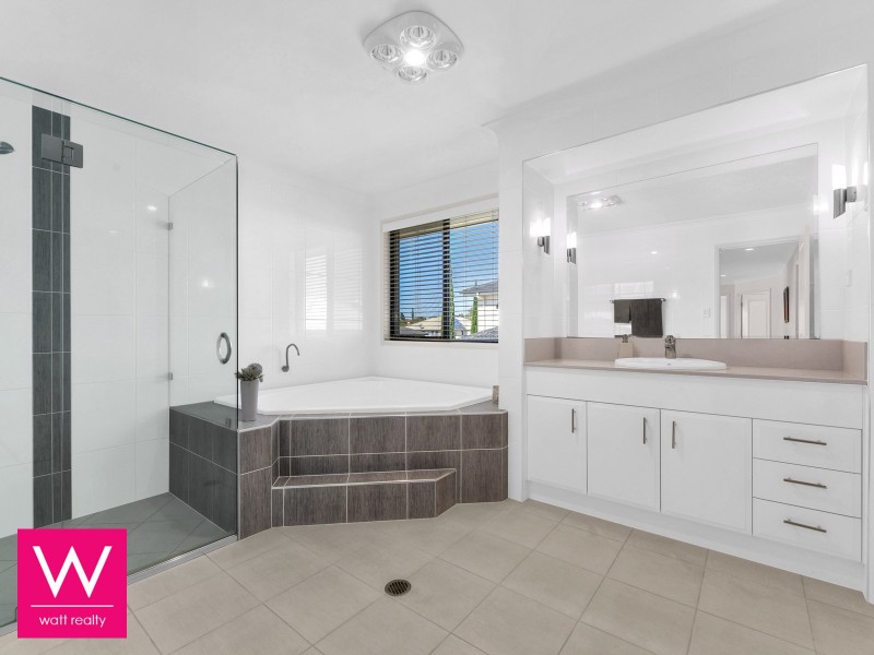 11 Leo Place, Bridgeman Downs QLD 4035