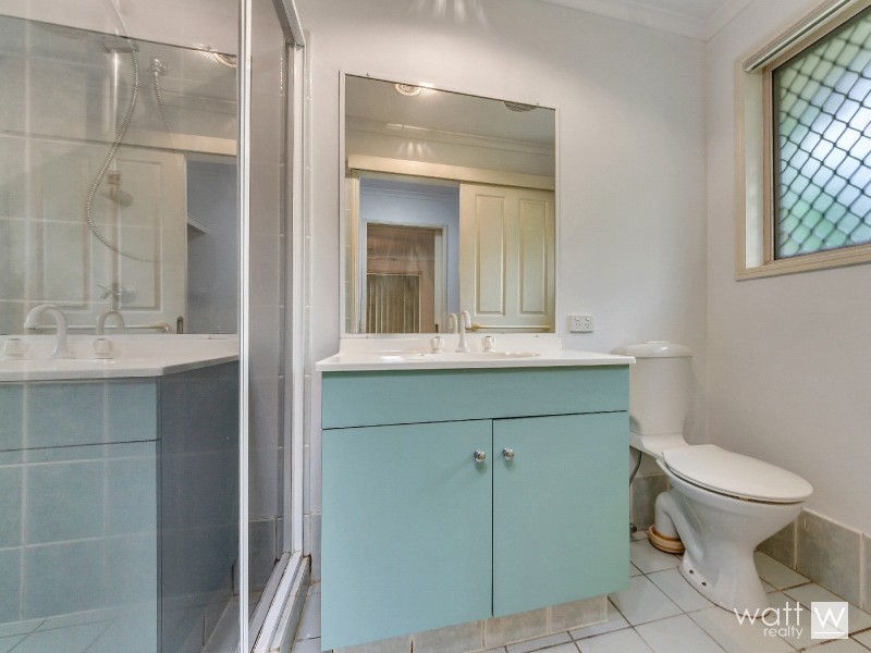 24 Queen Elizabeth Drive, Eatons Hill QLD 4037