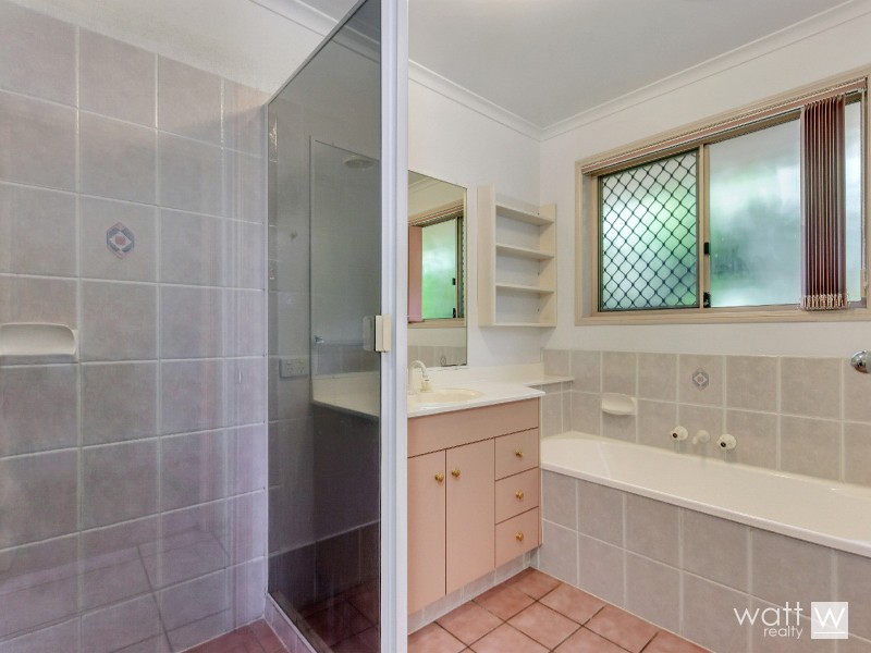24 Queen Elizabeth Drive, Eatons Hill QLD 4037