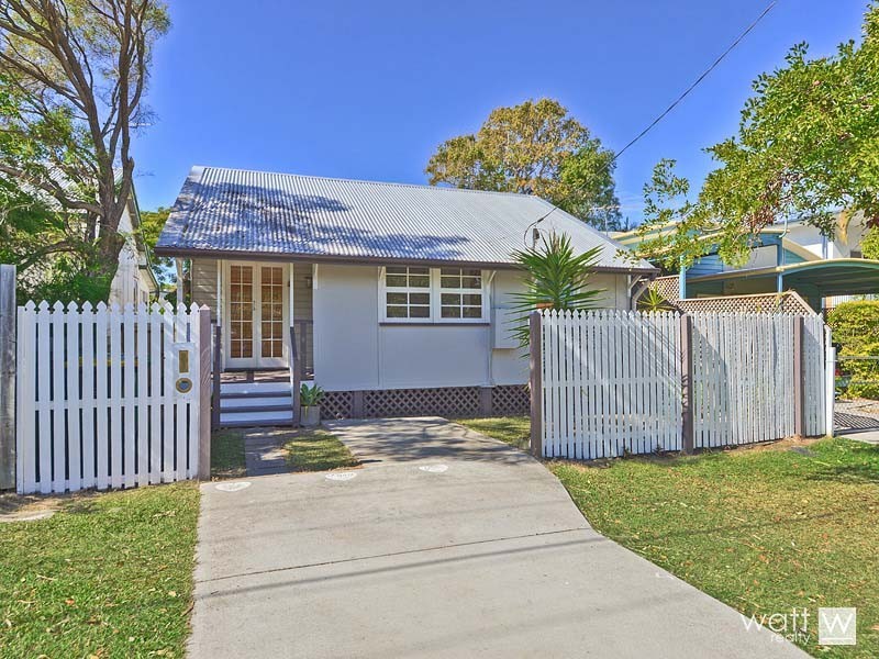 18 Donald Street, Woody Point QLD 4019