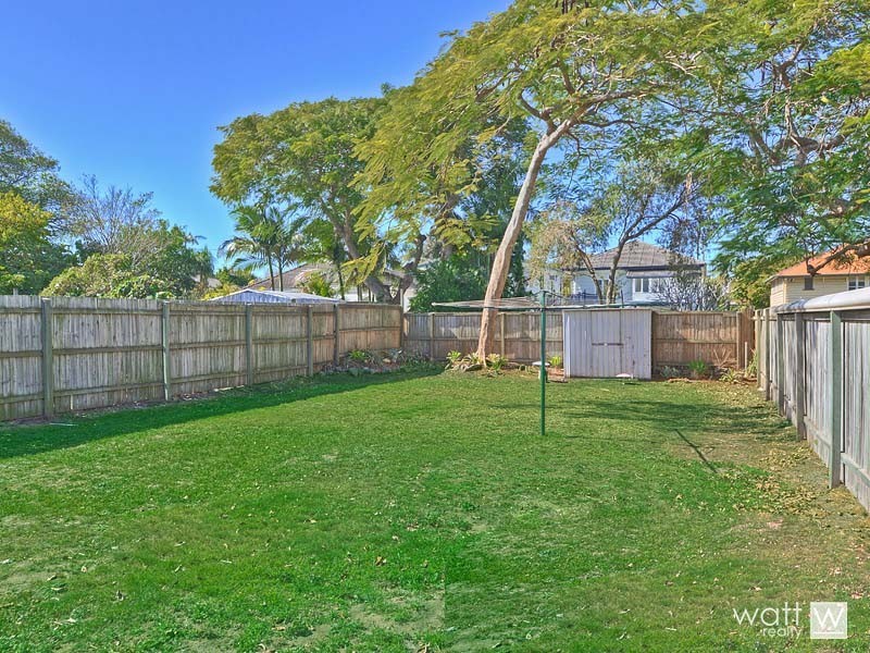 18 Donald Street, Woody Point QLD 4019