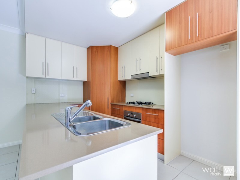 2/15 Curwen Tce, Chermside QLD 4032