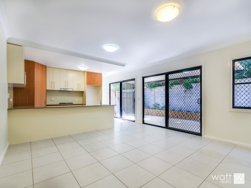2/15 Curwen Tce, Chermside QLD 4032