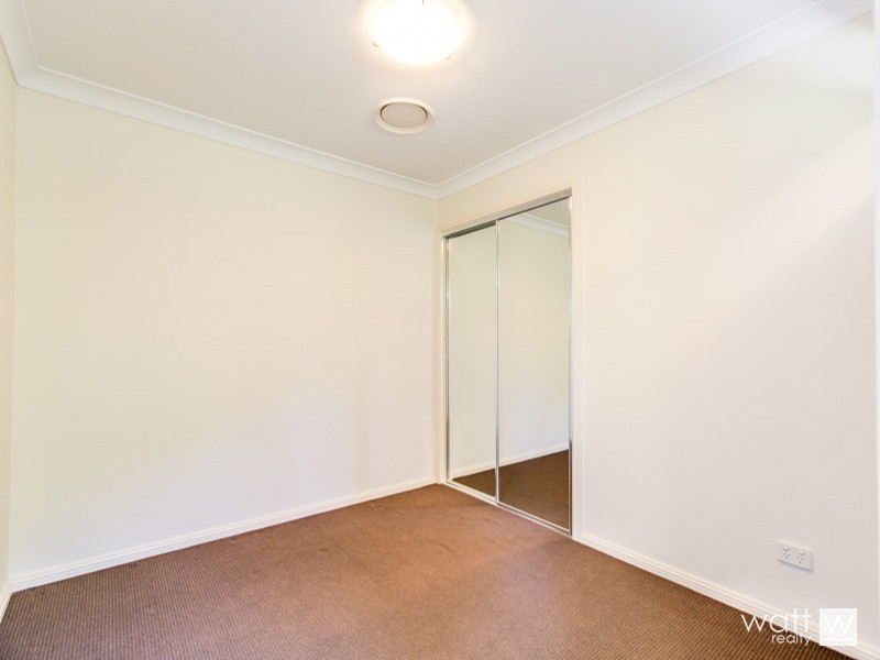 2/15 Curwen Tce, Chermside QLD 4032