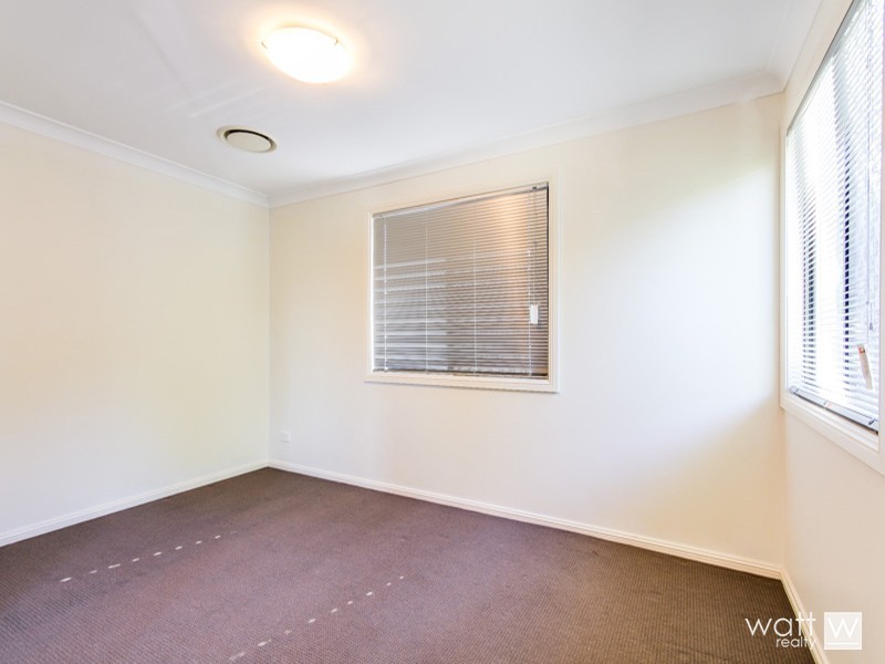 2/15 Curwen Tce, Chermside QLD 4032