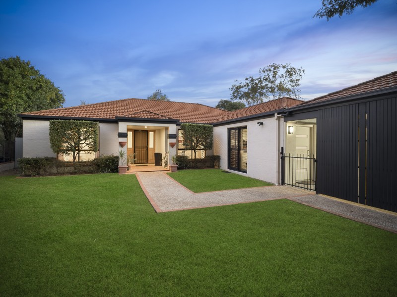 27 Killarney Place, Chermside West QLD 4032