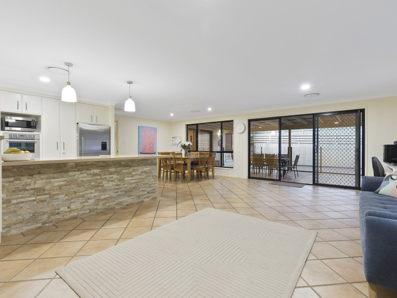 27 Killarney Place, Chermside West QLD 4032