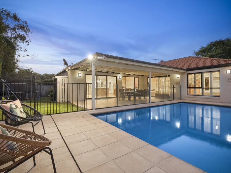 27 Killarney Place, Chermside West QLD 4032