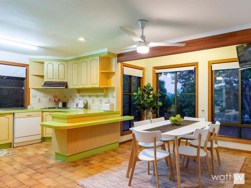 8 Chabrol Court, Petrie QLD 4502