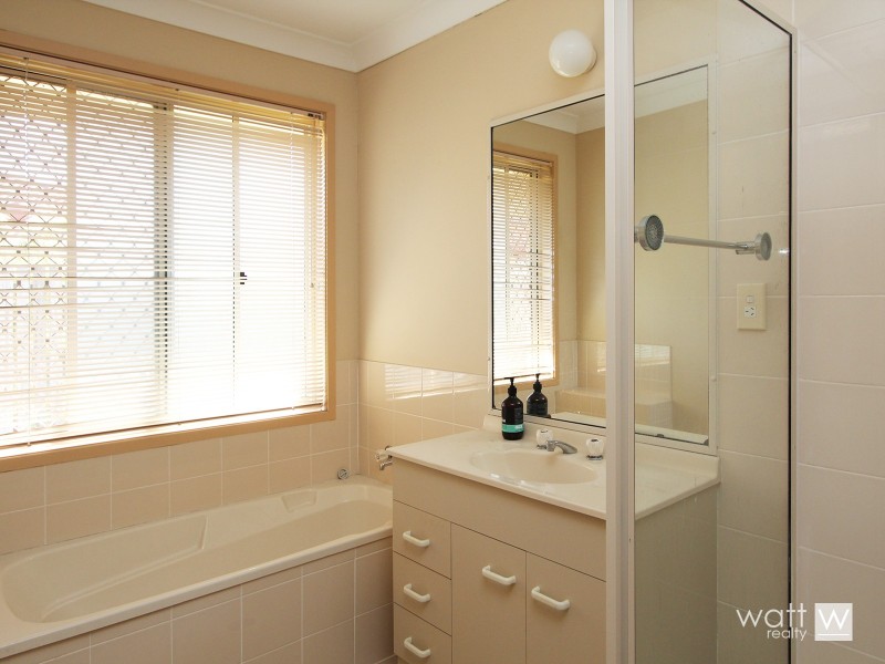 8 Rose Crescent, Fitzgibbon QLD 4018