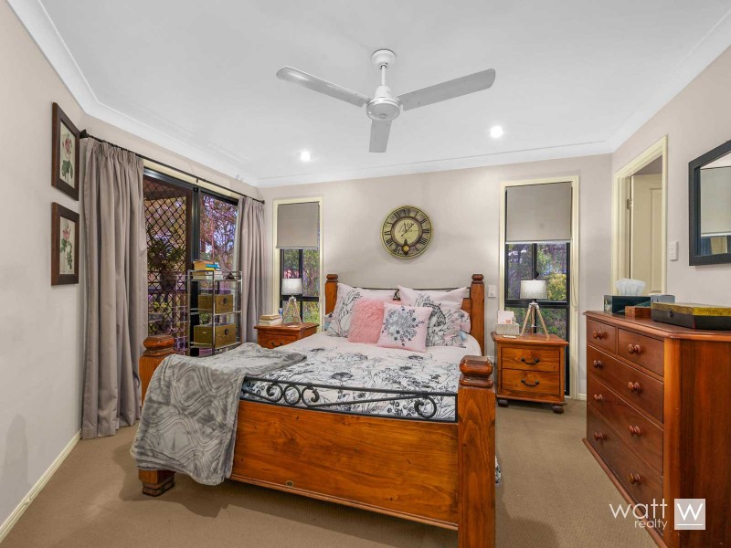 176 Saraband Drive, Eatons Hill QLD 4037
