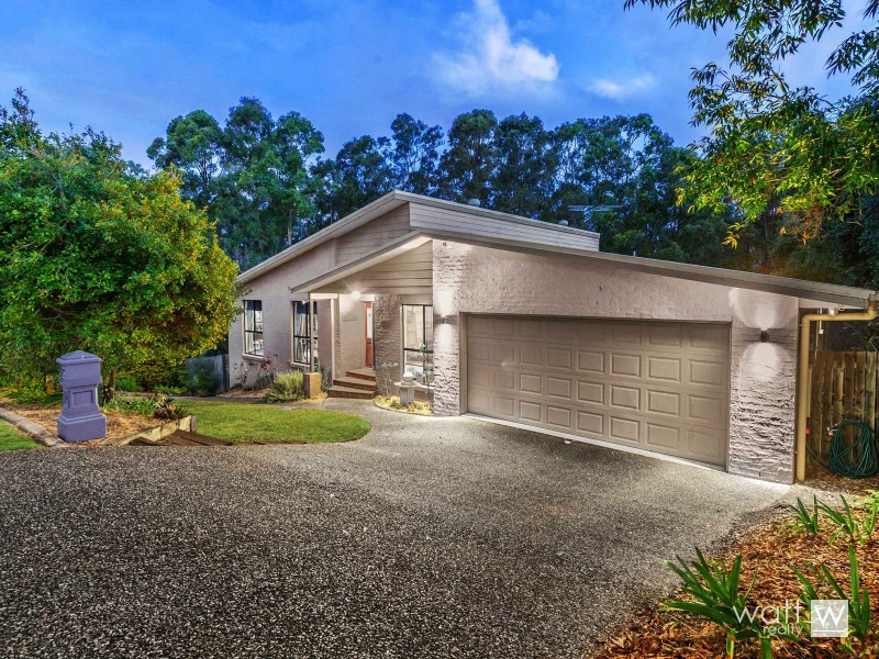 176 Saraband Drive, Eatons Hill QLD 4037