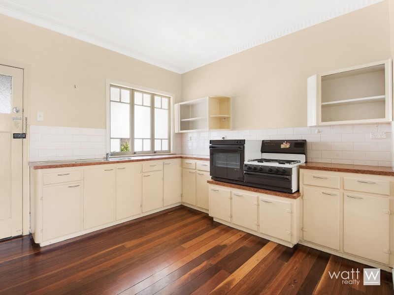 2 Hoskins Street, Sandgate QLD 4017