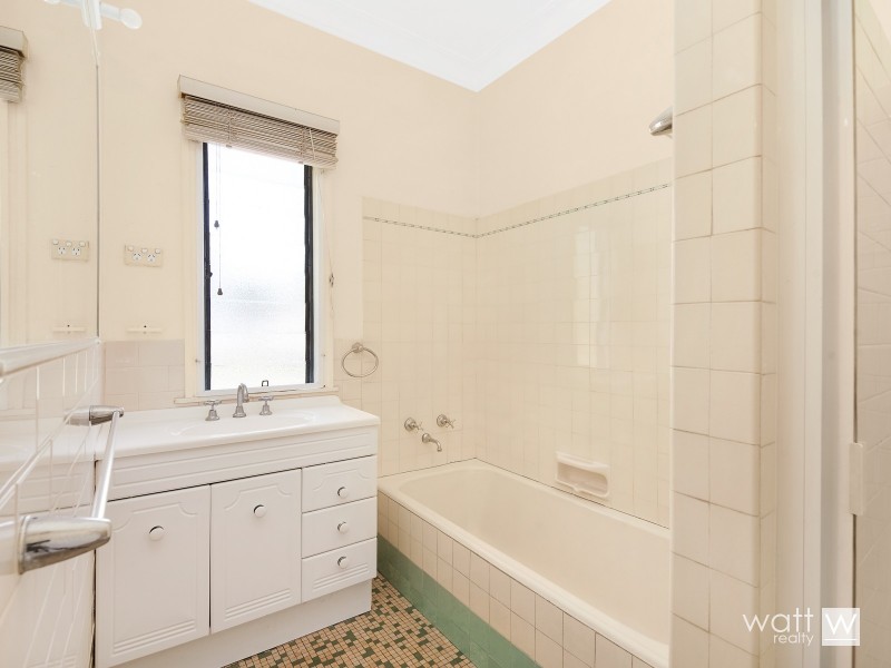 2 Hoskins Street, Sandgate QLD 4017