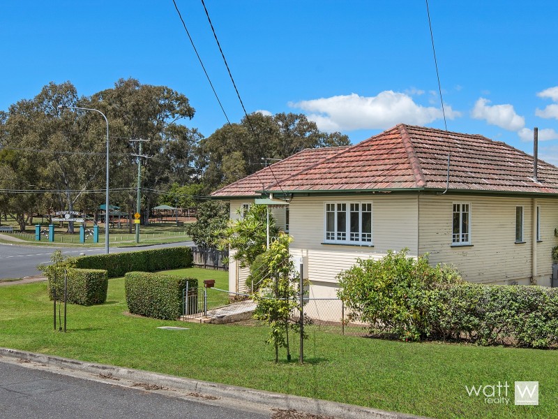 2 Hoskins Street, Sandgate QLD 4017