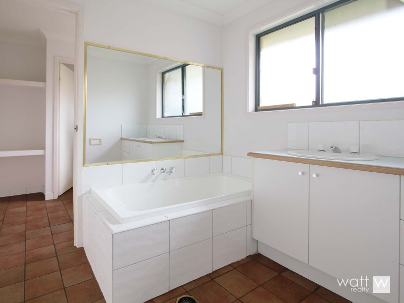 16 Silkyoak Circuit, Fitzgibbon QLD 4018