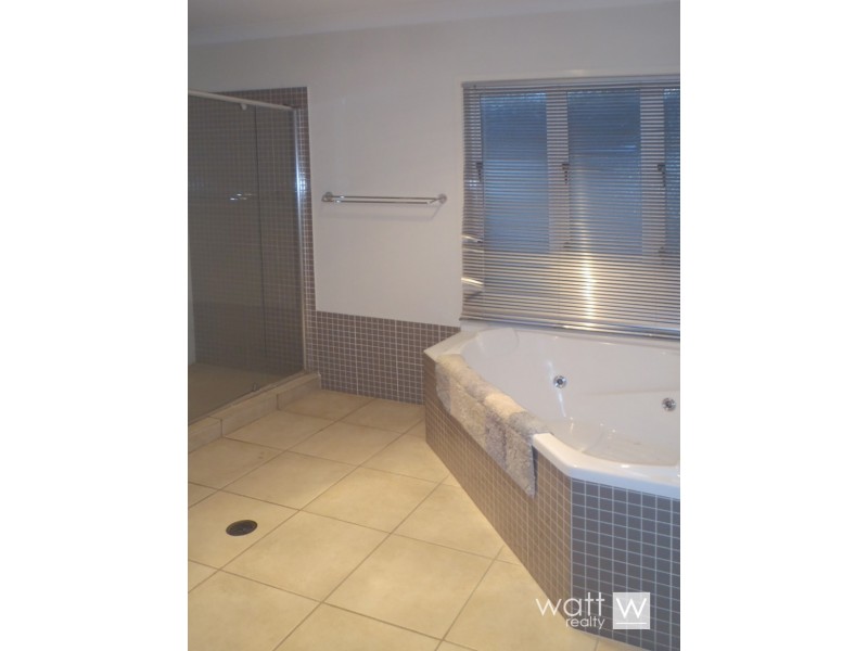 1 Grange Avenue, Carseldine QLD 4034