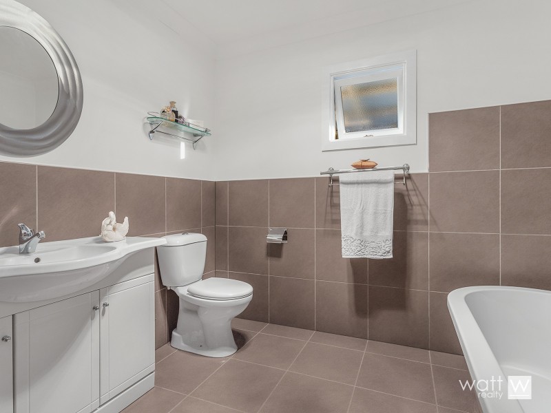 42 Ashford Street, Shorncliffe QLD 4017