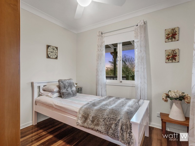 42 Ashford Street, Shorncliffe QLD 4017