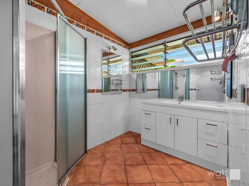 27 Fifteenth Avenue, Brighton QLD 4017