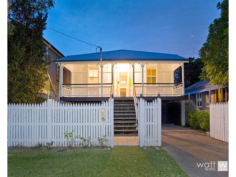 13 Seventh Avenue, Sandgate QLD 4017