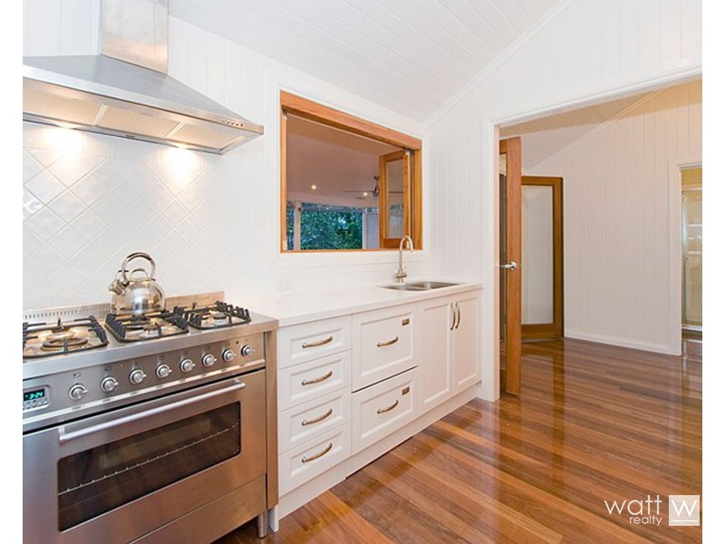 13 Seventh Avenue, Sandgate QLD 4017