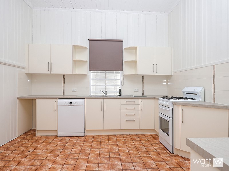 10 Sixth Avenue, Kedron QLD 4031