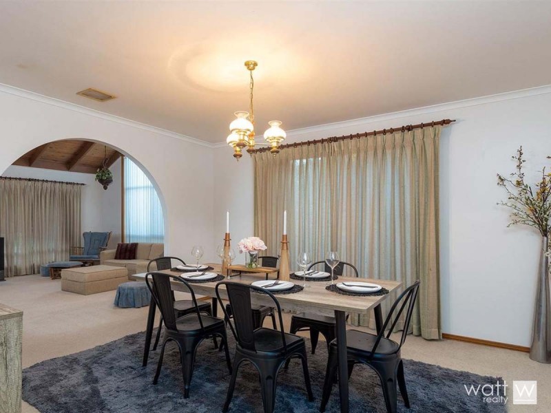 8 Chabrol Court, Petrie QLD 4502