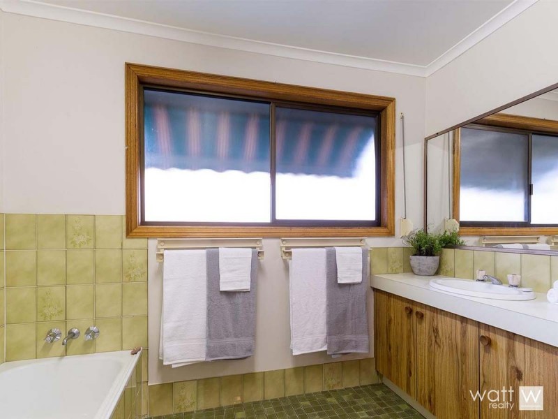 8 Chabrol Court, Petrie QLD 4502