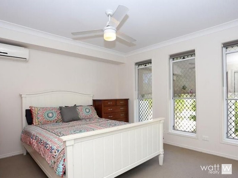 8 Diamantina Crescent, Fitzgibbon QLD 4018