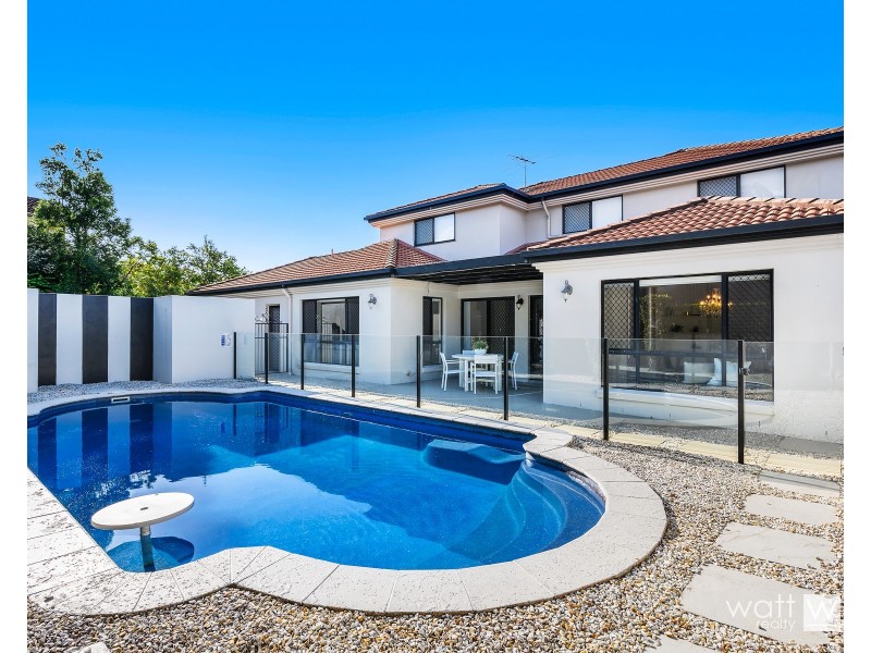 8 Rocklily Court, Chermside West QLD 4032