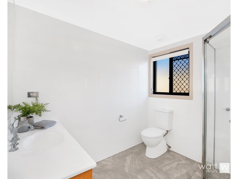 8 Rocklily Court, Chermside West QLD 4032