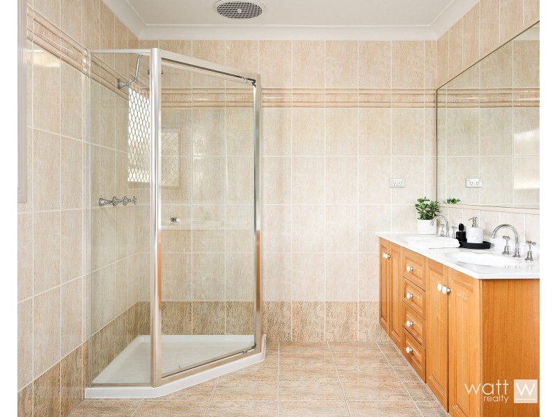 8 Rocklily Court, Chermside West QLD 4032