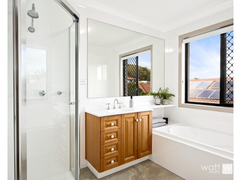 8 Rocklily Court, Chermside West QLD 4032