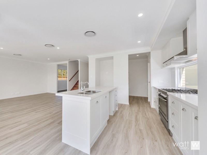 1 Sarsfield Place, Bridgeman Downs QLD 4035