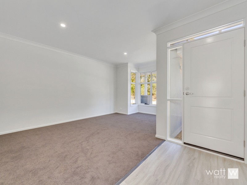 1 Sarsfield Place, Bridgeman Downs QLD 4035