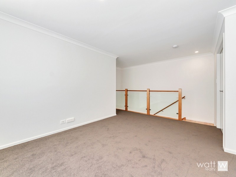 1 Sarsfield Place, Bridgeman Downs QLD 4035