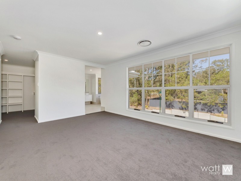 1 Sarsfield Place, Bridgeman Downs QLD 4035