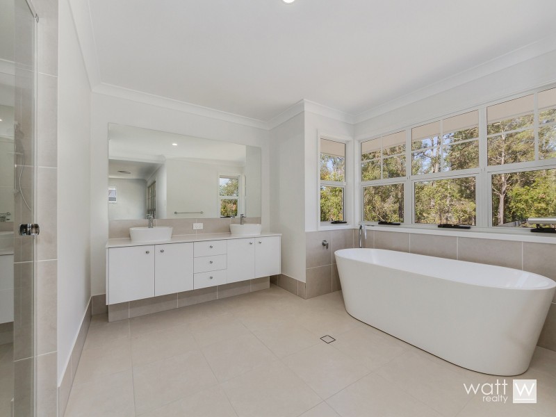 1 Sarsfield Place, Bridgeman Downs QLD 4035