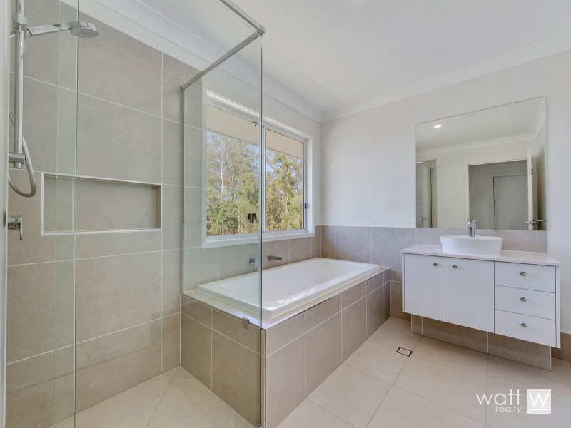 1 Sarsfield Place, Bridgeman Downs QLD 4035