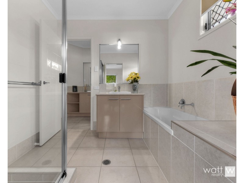 3 Dress Circle Court, Bridgeman Downs QLD 4035