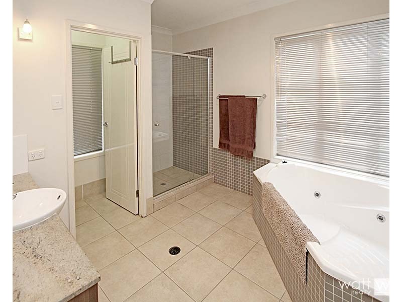 1 Grange Avenue, Carseldine QLD 4034