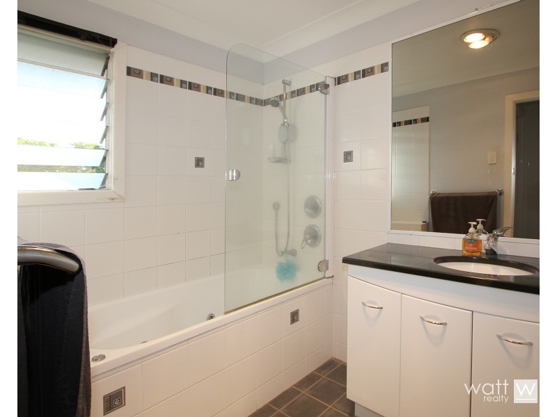 22 Decker Street, Chermside West QLD 4032