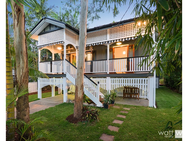 15 Raymond Street, Shorncliffe QLD 4017