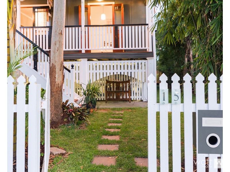 15 Raymond Street, Shorncliffe QLD 4017