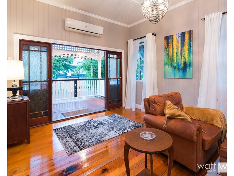 15 Raymond Street, Shorncliffe QLD 4017