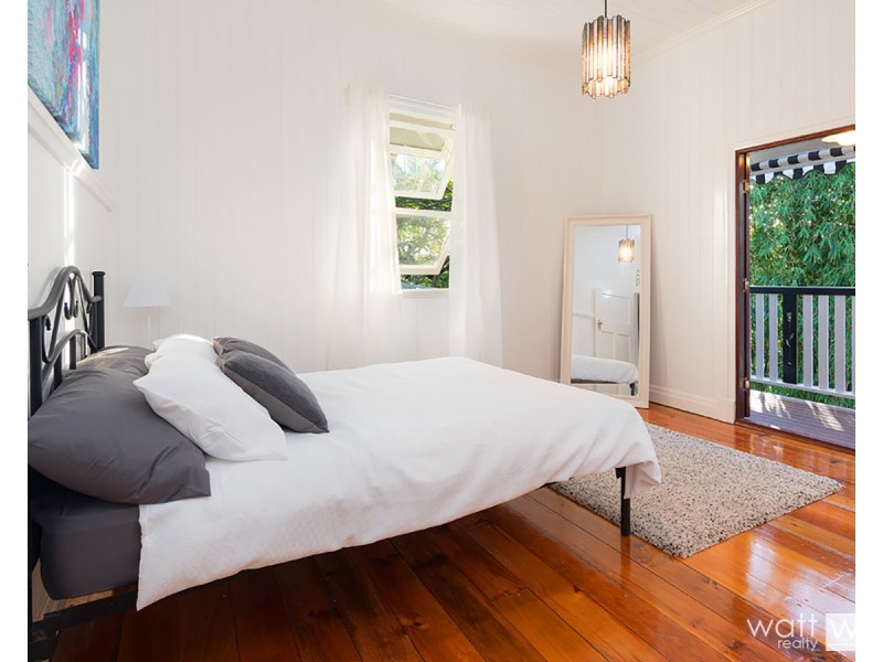 15 Raymond Street, Shorncliffe QLD 4017