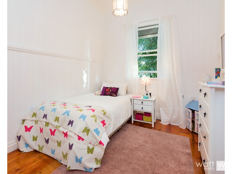 15 Raymond Street, Shorncliffe QLD 4017