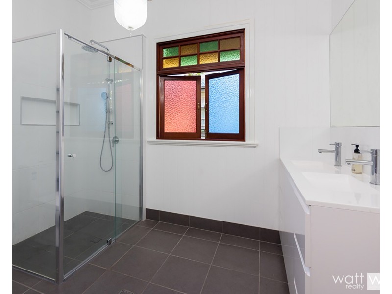 15 Raymond Street, Shorncliffe QLD 4017