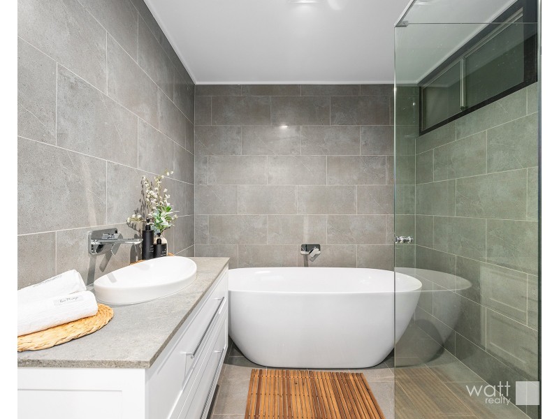 15 Ashley Road, Chermside West QLD 4032